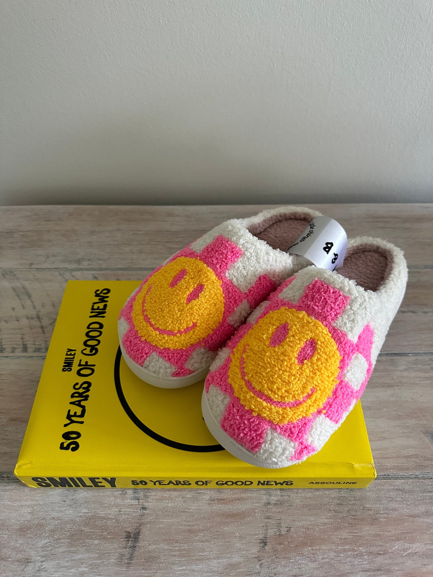 Neon Checkered Smiley