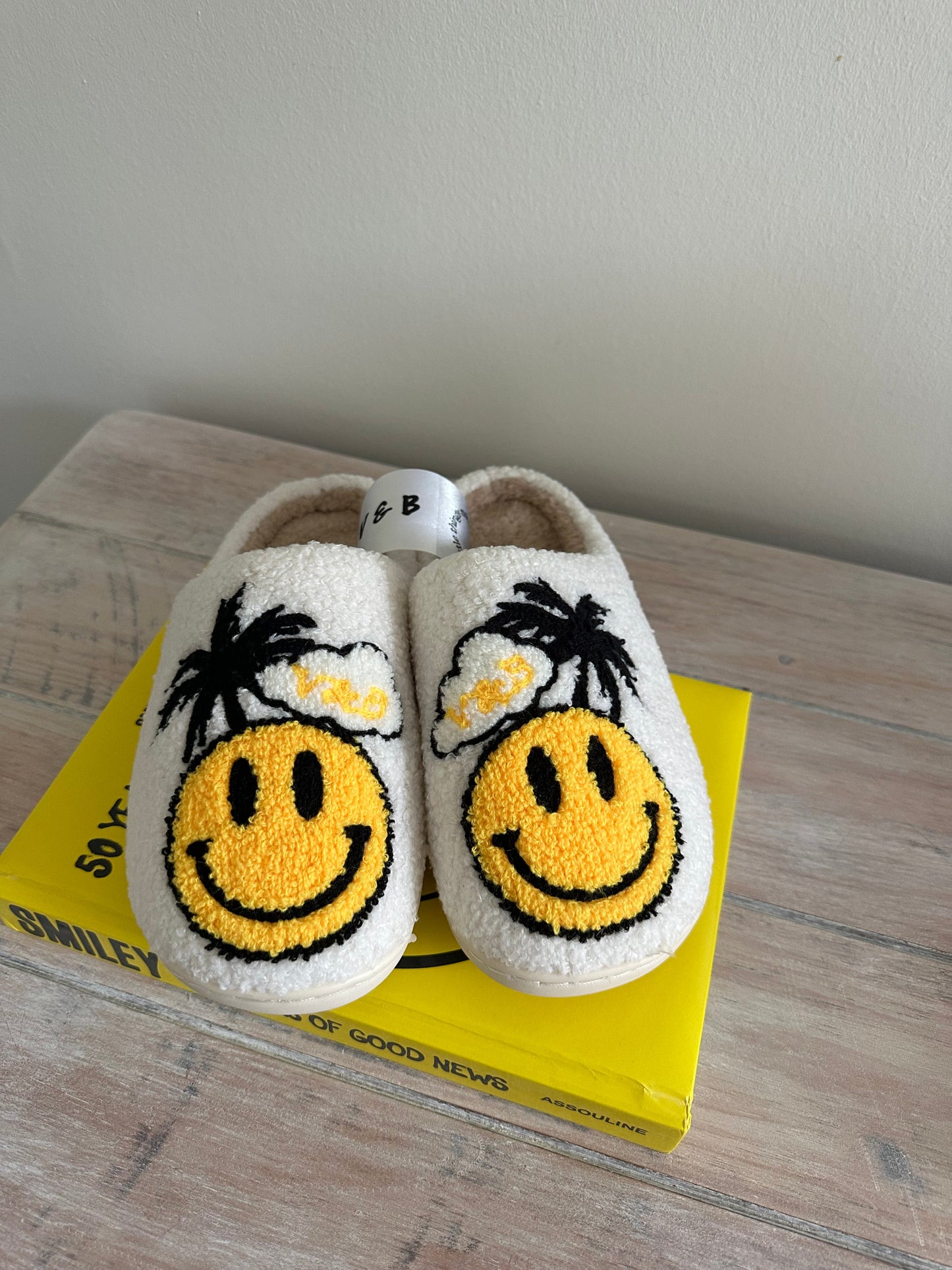Butter yellow palms