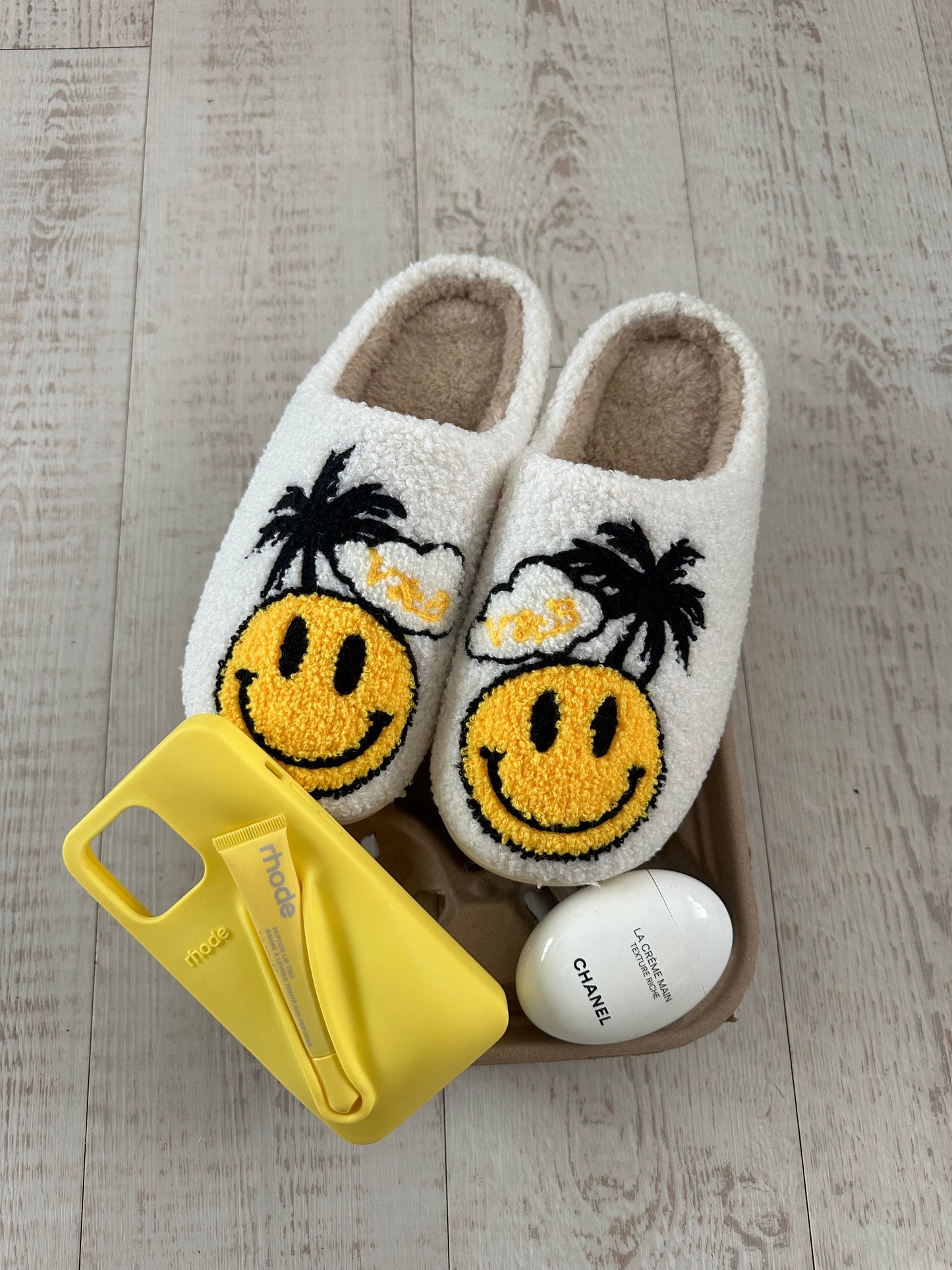 Butter yellow palms